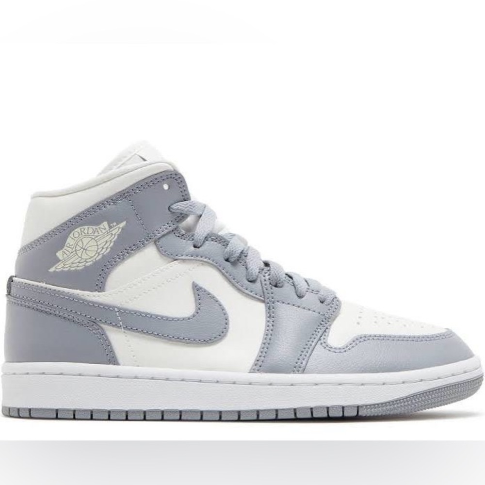 Air Jordan 1 Mid “Stealth” Women Size 7